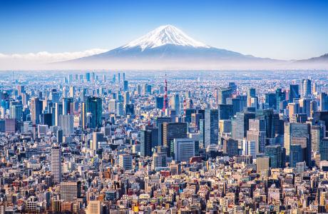 Die Skyline von Tokio mit dem Berg Fuji im Hintergrund.