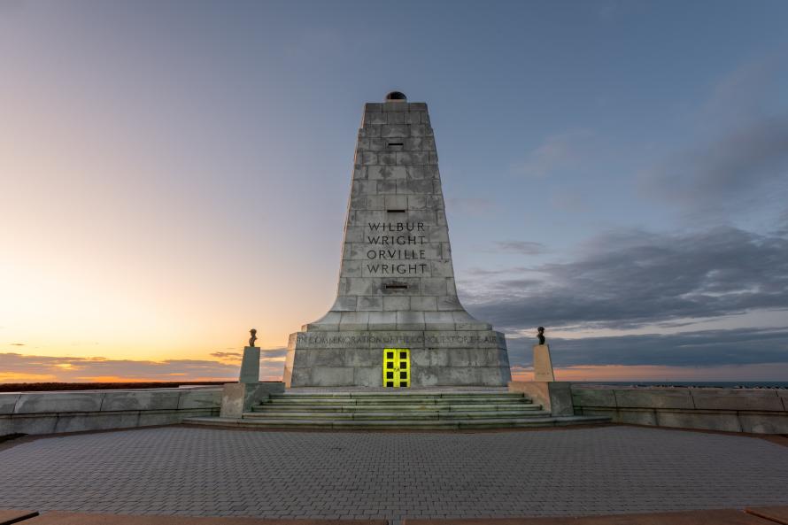 Das Monument für die Wright Brüder in Kill Devil Hills.